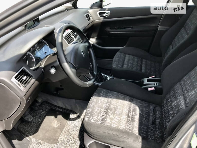 Универсал Peugeot 307 2002 в Староконстантинове