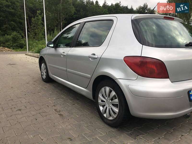 Хэтчбек Peugeot 307 2003 в Иршаве