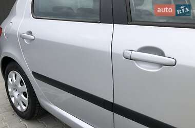 Хетчбек Peugeot 307 2003 в 