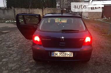 Хетчбек Peugeot 307 2004 в Дубні