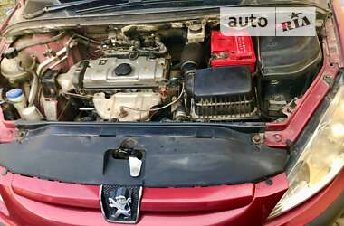Хэтчбек Peugeot 307 2002 в 