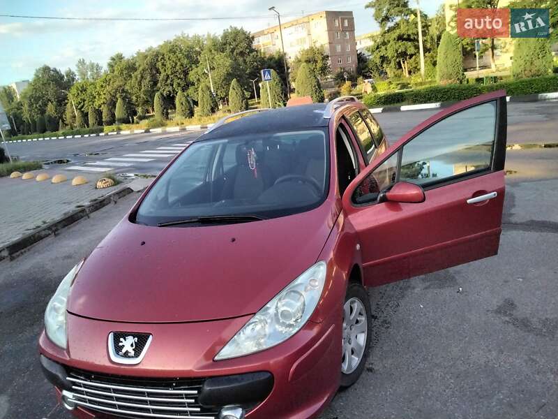 Универсал Peugeot 307 2006 в Вараше