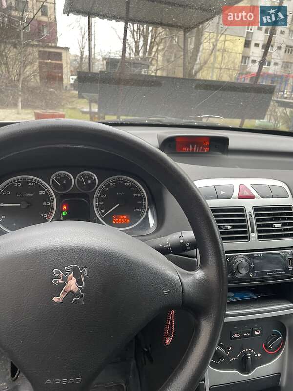 Хэтчбек Peugeot 307 2003 в Кривом Роге