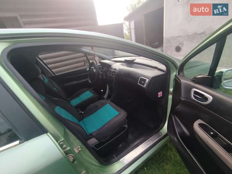 Хетчбек Peugeot 307 2003 в Чернівцях