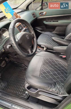 Хэтчбек Peugeot 307 2003 в 