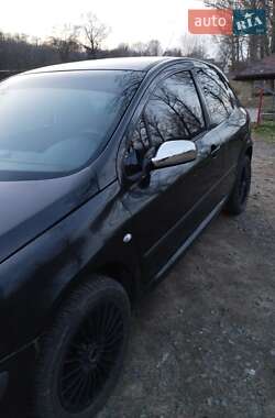 Хэтчбек Peugeot 307 2004 в 