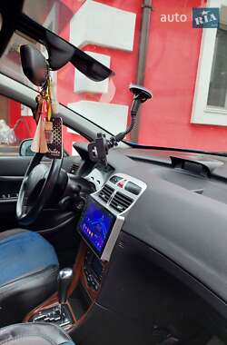 Хэтчбек Peugeot 307 2004 в 