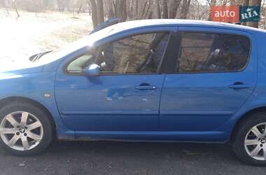 Хэтчбек Peugeot 307 2004 в 