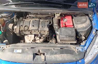 Хэтчбек Peugeot 307 2004 в 