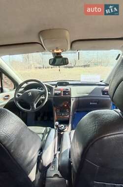 Хэтчбек Peugeot 307 2004 в 