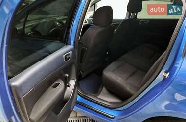 Хэтчбек Peugeot 307 2003 в 
