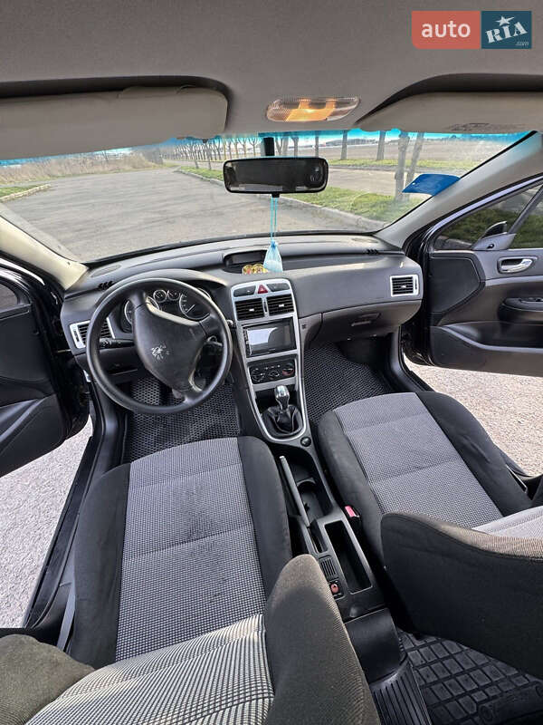 Хэтчбек Peugeot 307 2005 в Владимире