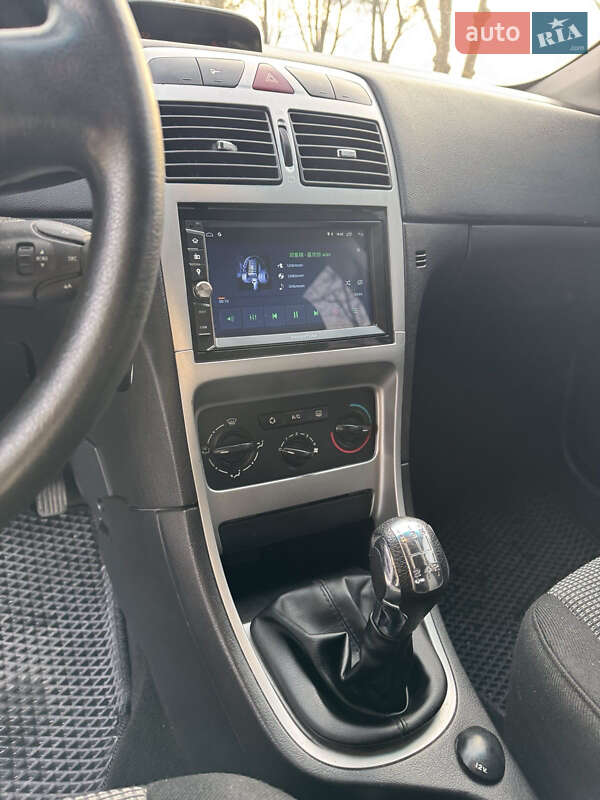 Хэтчбек Peugeot 307 2005 в Владимире