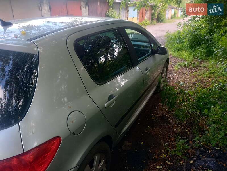Хэтчбек Peugeot 307 2006 в Каменском