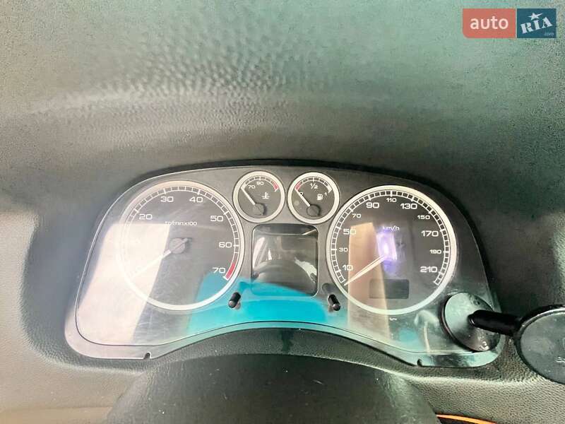 Хэтчбек Peugeot 307 2003 в Черновцах