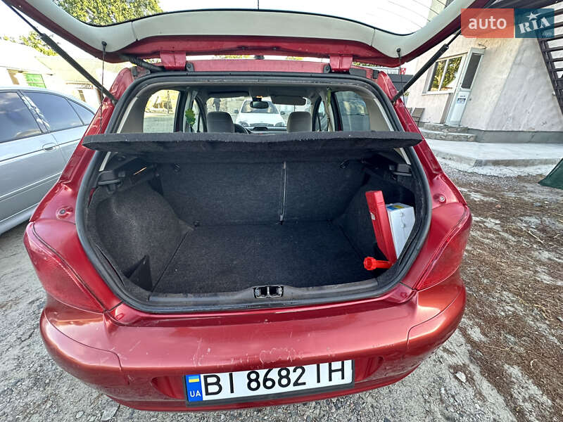 Хэтчбек Peugeot 307 2004 в Гребенке