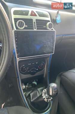 Хэтчбек Peugeot 307 2002 в 