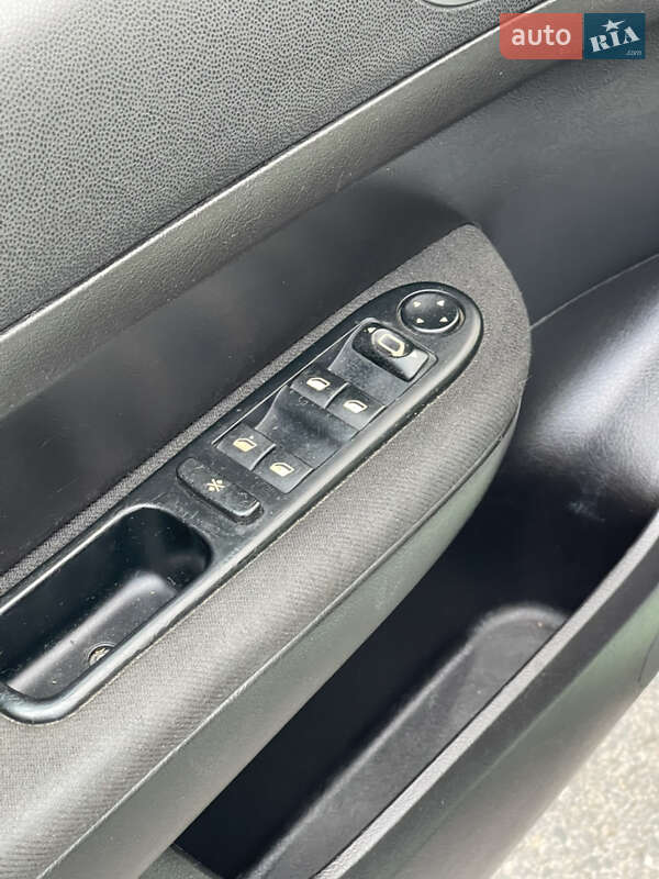 Хэтчбек Peugeot 307 2002 в Днепре