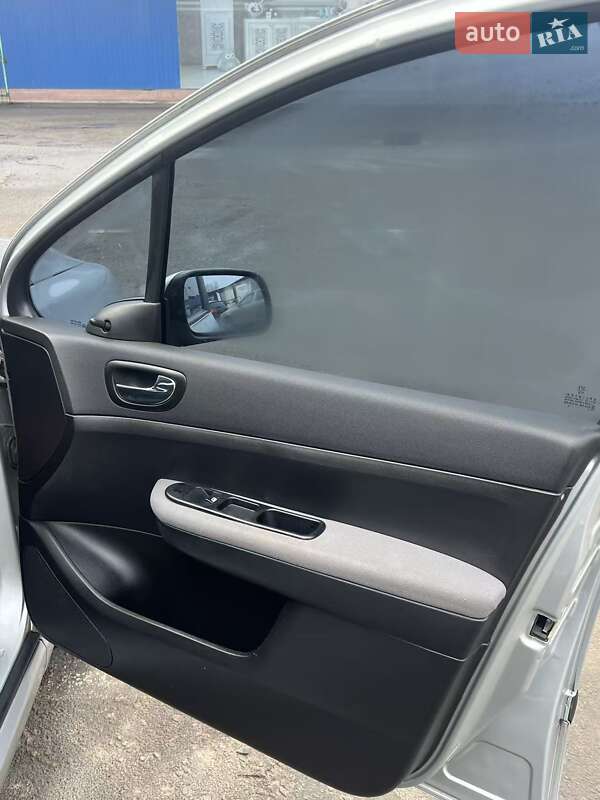 Універсал Peugeot 307 2003 в Рівному