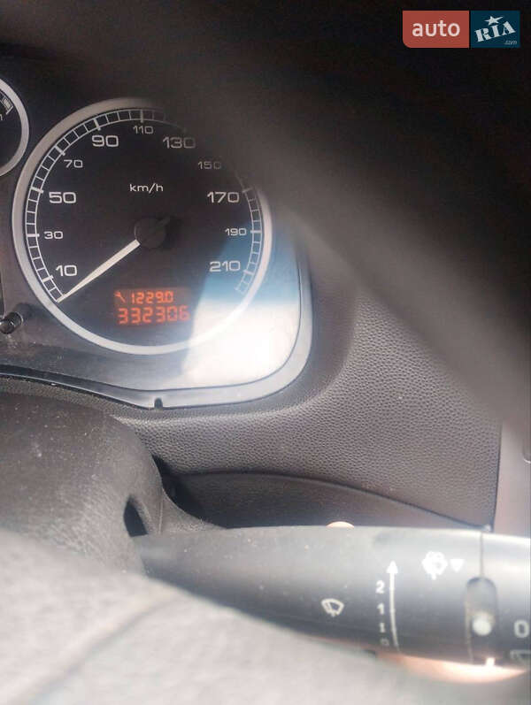 Хэтчбек Peugeot 307 2006 в Калиновке