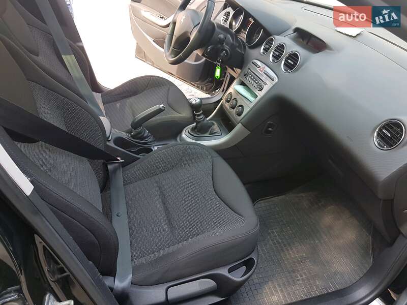 Универсал Peugeot 308 2011 в Луцке