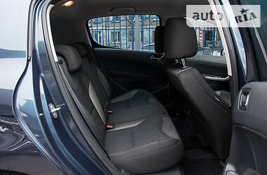 Хетчбек Peugeot 308 2011 в 