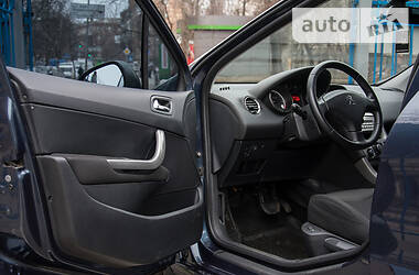 Хетчбек Peugeot 308 2011 в 