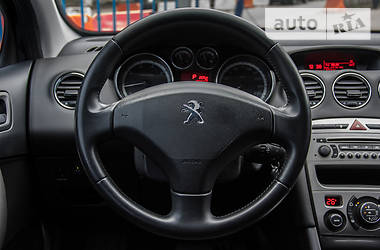 Хетчбек Peugeot 308 2011 в 
