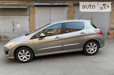 Хетчбек Peugeot 308 2012 в 