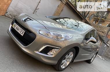 Хетчбек Peugeot 308 2012 в 
