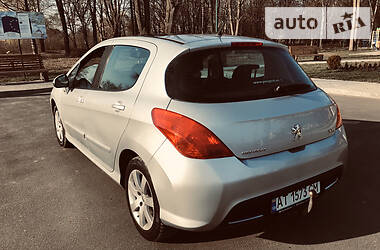 Хетчбек Peugeot 308 2008 в 
