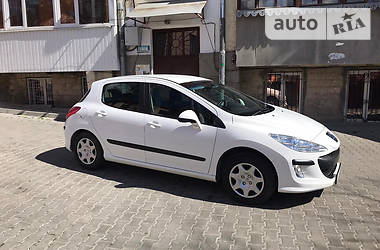 Хэтчбек Peugeot 308 2010 в 