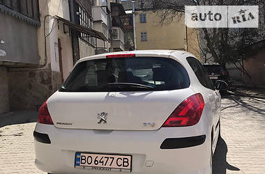Хэтчбек Peugeot 308 2010 в 
