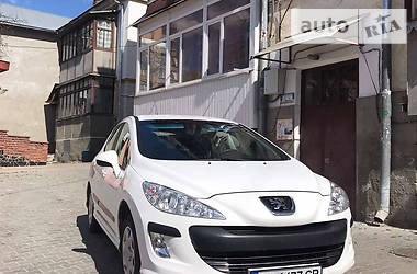 Хэтчбек Peugeot 308 2010 в 