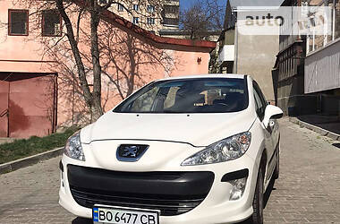 Хэтчбек Peugeot 308 2010 в 