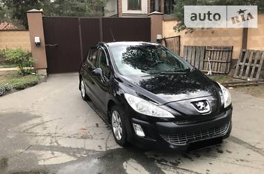 Хетчбек Peugeot 308 2010 в 