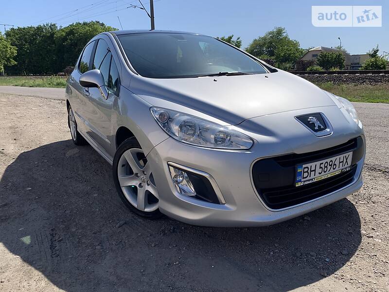Хетчбек Peugeot 308 2011 в 