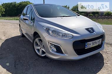 Хетчбек Peugeot 308 2011 в 