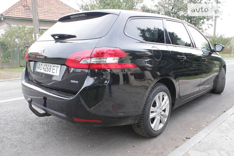 Универсал Peugeot 308 2015 в Чопе