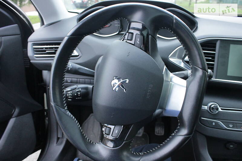 Универсал Peugeot 308 2015 в Чопе