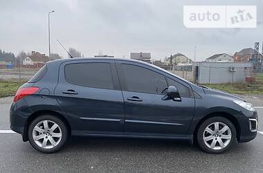 Хэтчбек Peugeot 308 2011 в Киеве