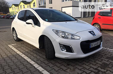 Хэтчбек Peugeot 308 2011 в Самборе