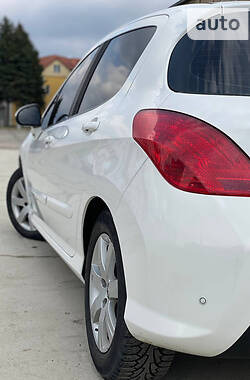 Хэтчбек Peugeot 308 2011 в Самборе