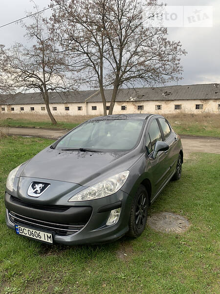 Хэтчбек Peugeot 308 2008 в Жовкве