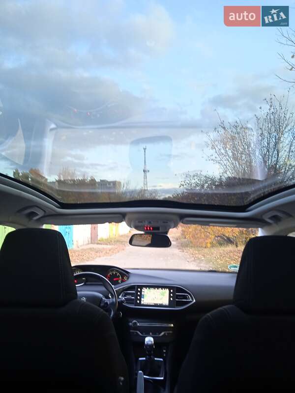 Універсал Peugeot 308 2015 в Ужгороді