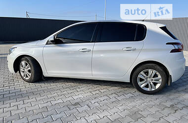 Хетчбек Peugeot 308 2015 в 
