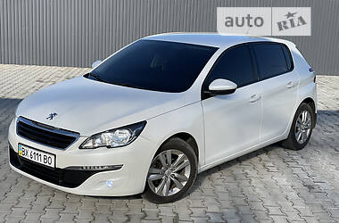 Хетчбек Peugeot 308 2015 в 