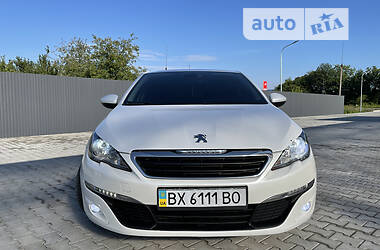 Хетчбек Peugeot 308 2015 в 