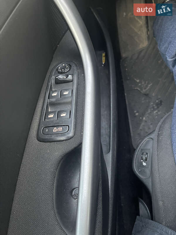 Хэтчбек Peugeot 308 2011 в Киеве фото 13 Хэтчбек Peugeot 308 2011 в Киеве