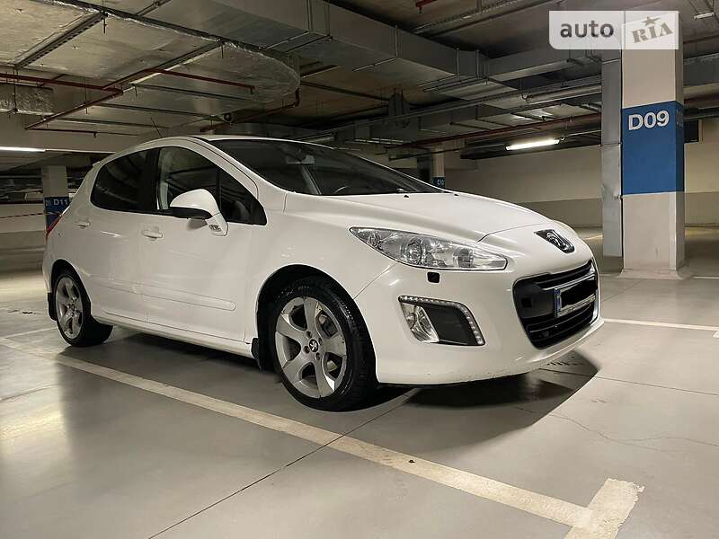 Хетчбек Peugeot 308 2011 в Львові